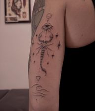 Następny skorpion zrobiony! Zostało jeszcze trochę wolnych zodiakowych wzorków ✨ jeśli, któryś wpadł Wam w oko to piszcie śmiało! A tymczasem dziękuję pięknie Adzie za dzisiaj i zapraszam do zapisów na październik/ listopad/ grudzień 🌙 Zapisy @muka_studio 📧 halozagorskabooking@gmail.com Insta: DM . . . #zagorska #scorpio #scorpiotattoo #tattoocracow #cracowtattoo #tatuazekrakow #tattooartist #botanicaltattoo #floraltattoo