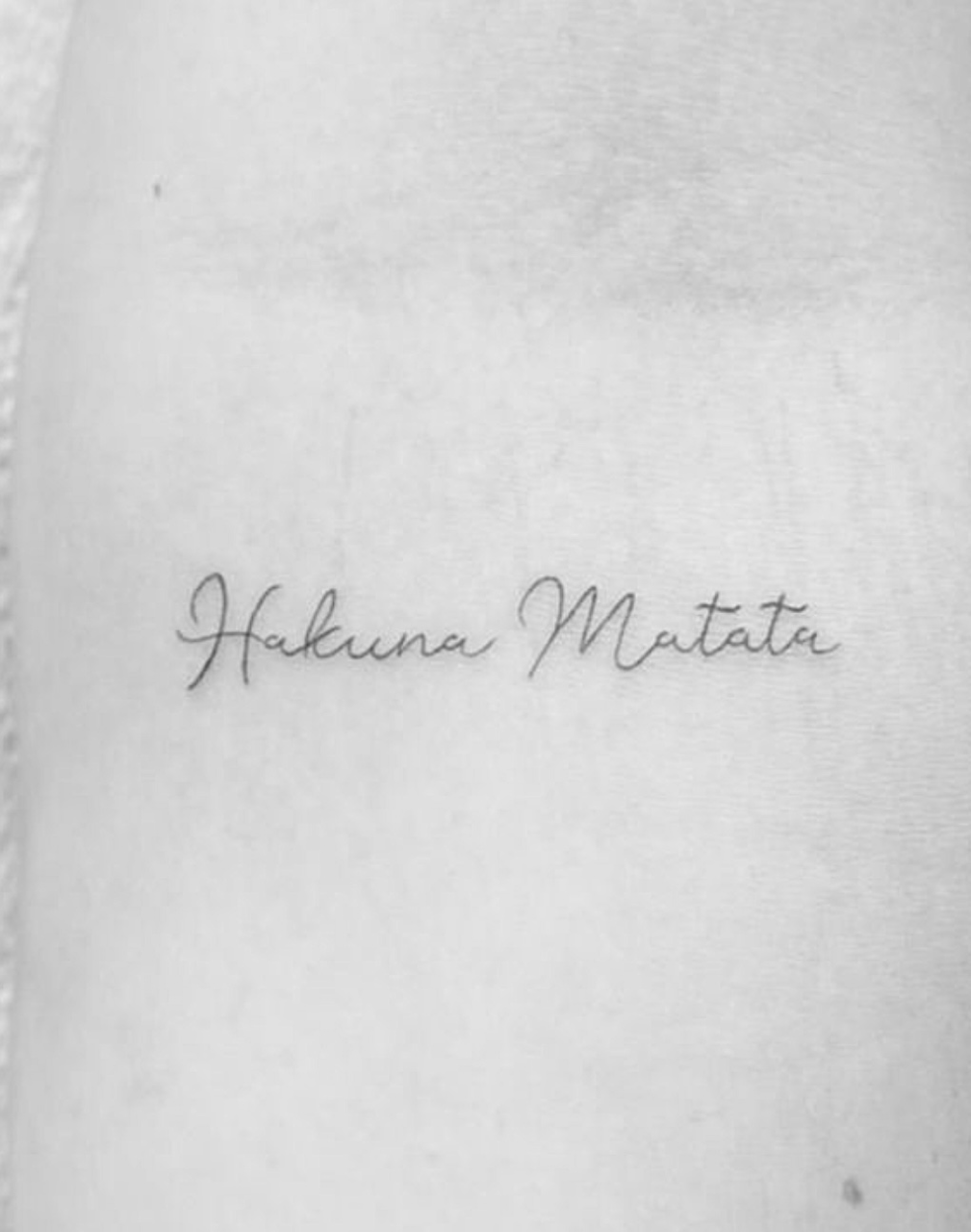18 Fun Hakuna Matata Tattoos To Live By, image size:1009x1280
