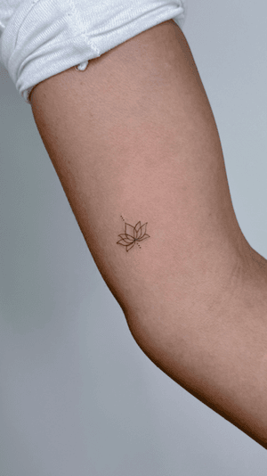 Delicate lotus design by Rocksana_ttt with fine lines for a minimalist look.