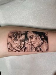 “I’m glad to be with you, Samwise Gamgee, here at the end of all things” - LOTR • So happy to be able to do this tattoo for Lara ? done @pechschwarztattoo in Berlin. One of the sweetest moments in the film . Do you also love LOTR? • #lotrtattoo #lordoftheringstattoo #lotr #torontotattooartist #torontotattoo