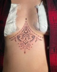 ORNAMENTAL STERNUM #sternumtattoo #chesttattoo #ornamentaltattoo #detailstattoo #dotworktattoo #dotstattoo #thinlinetattoo #tattoochest #londonink #londontattoo #clapham #claphamtattoo #flowertattoo #sasa_salva_tore #lineworktattoo