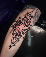 Some big ol' goth knots on an elbow to continue Mike's sleeve! I really like how this fits the area and can't wait for the next addition! Thanks again dude! What do yall think? What would you get as an awesome elbow piece? Now booking for select dates in September and into October and beyond! Email vegvisirbodyart@gmail.com To book Proudly sponsored by: @phucstyxtattoosupply @blackworkgloves @blackwork_supply @peakneedles @axysrotary @saniderm Much love everyone 🤘❤️🤘 #darkart #darkartist #knotwork #celtic #celticknot #norse #norseknotwork #Nordic #nordicart #gothknots #gothic #viking #VikingArt #vikingink #vikingtattoo #norsetattoo #celtictattoo #blackworktattoo #elbow #elbowtattoo #axysartist #sanidermproteam @truetattoosupply @truetubes @industryinksusa @allegoryink @sullenclothing @sullenfamily @inkcapitalconsulting @tattoobrewcoffeeco @aureliancraftworks @verucadulceofficial @bigtattygothgirlfriend @vegvisirbodyart