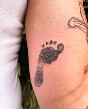 Her daughter foot print in dotwork 