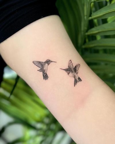 A stunning black and gray hummingbird tattoo, extremely detailed and lifelike, created by Semih Duru.