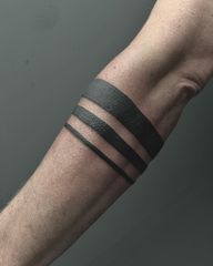 • rings • . Danke für dein Vertrauen. . Dark Art. . #tattoo #tattooartist #armring #artistsoninstagram #inked #tattooosnabrück #osnabrück #blackwork