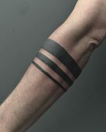 • rings • . Danke für dein Vertrauen. . Dark Art. . #tattoo #tattooartist #armring #artistsoninstagram #inked #tattooosnabrück #osnabrück #blackwork