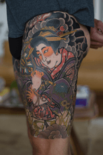 HALF LEG SLEEVE: GEISHA (芸者) HOLDING A FAN