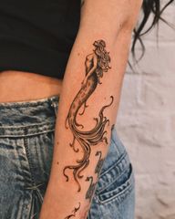 mermaid 4 @elliee.rob 🧜♀️🔮 booking for April in Manchester! DM ➡️ @satch.bookings