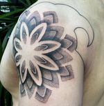 Mandala on shoulder . . . . #mandalatattoo #mandalaonshoulder #sleeveinprogress #shouldertattoo #dotworktattoo #dotwork #blackwork #blackworktattoo #sleevetattoo #tattooart #tattooartist #londontattoo #londonink #inked #panteraink