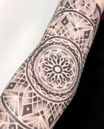 . . . . . #geometrictattoo #pontilhismo #dotworktattoo #blackwork #ornamentaltattoo #tattooinspiration #blackworker #geometricpattern #geomtrychaos #geometrictattoohunter #geometricink #geometrip #sacredgeometrytattoo #mandalatattoo #omfgeometry #geometric_artists #geometripsmall #geometricatattooapp @naiana_ink @geometrip_small @omfgeometry @geometrip @geometrychaos @geometrictattoohunter @sacredgeometrytattoo @geometric_artists @geometricatattooapp
