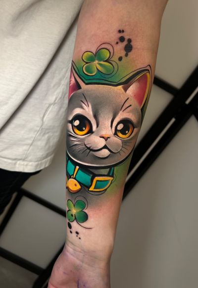 Illustrative watercolor tattoo of a cute and playful cat, created by Cloto.tattoos. Features vibrant colors and whimsical details.