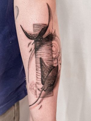 Experience intricate details with this black and gray micro realism ray tattoo by the talented artist Alex Caldeira.