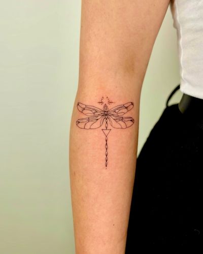 Fine line and illustrative style by Ruth Hall, showcasing a beautiful geometric design of a dragonfly.