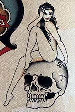 Pin-up on Skull