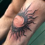 🖤 #knee #kneetattoo #barcelonatattooartist #barcelonatattoo #barcelona #barcelonatattooartist #barcelonaart #barcelonaguestartist #neotraditionaltattoo #neotrad #neotraditionaleurope #neotraditionaltattooers #blackwork #blackworktattoo