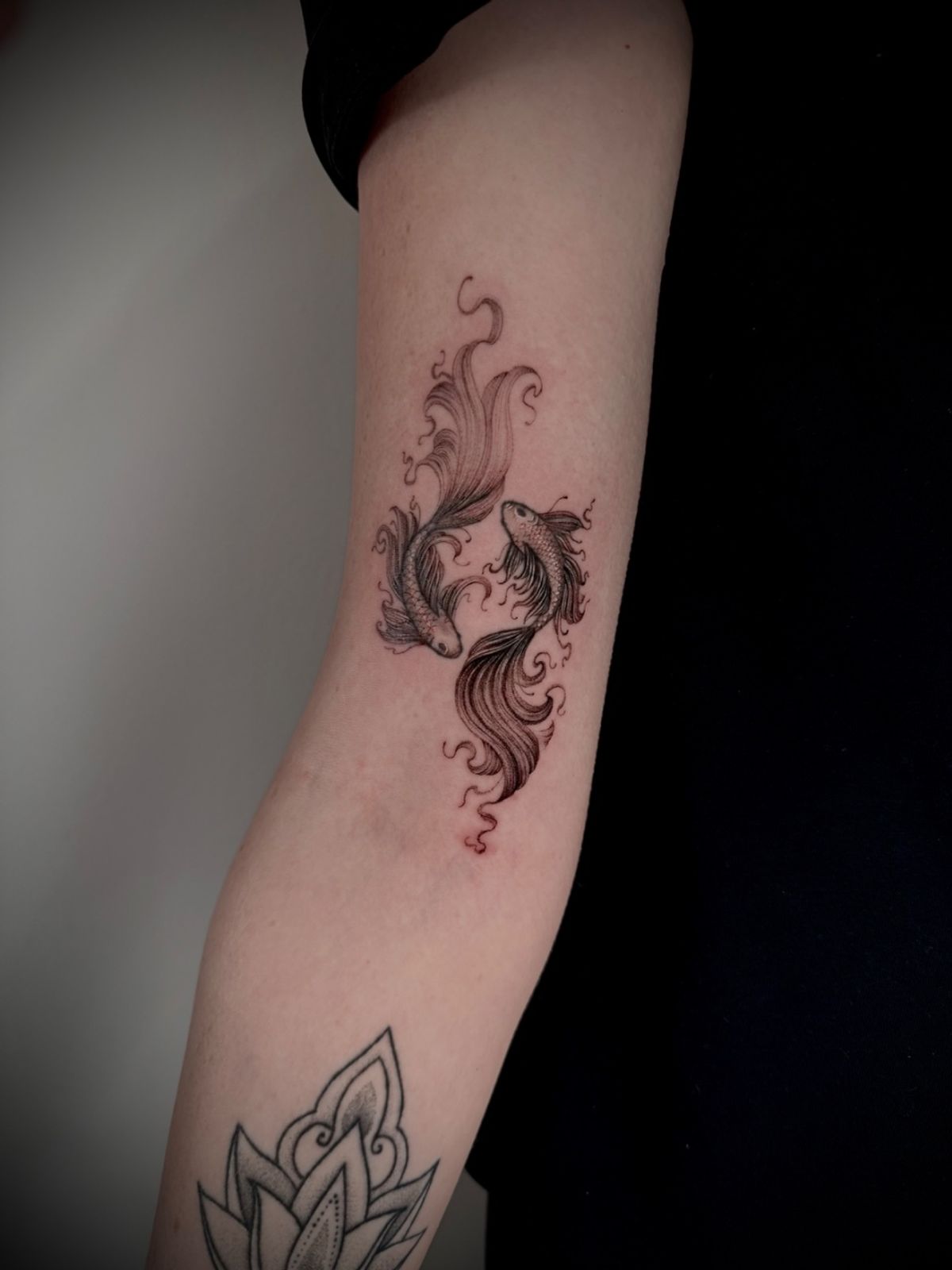 delicate shoulder tattoo
