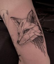 Następny lisek do kolekcji Mileny 🦊✨Zapraszam do zapisów na listopad/ grudzień/ styczeń ✨@muka_studio Insta: DM📧 halozagorskabooking@gmail.com...#zagorska #tattoocracow #tatuażkraków #cyberfox #foxtattoo #fox #foxcollection #mukatattoostudio #dotworktattoocracow #graphictattoocracow