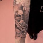 Magiczny ogród dalej powstaje 🖤✨ dzięki Kasia za wytrwałości! #magicgarden #magictattoo #skeletontattoo #kittytattoo #botanicalart #floralart #zagorska #cracowtattoo #krakow #cracow Zapraszam do zapisów na czerwiec/ lipiec/ sierpień ✨ @muka_studio 🌙 Insta: DM 📧 halozagorskabooking@gmail.com . .