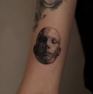 Up side down? . . . Booking by mail redfield.tattooart@gmail.com Or via @inksgarden . . . . . #tattoolife #blackandgreytattoo #inked #girltattoo #tattooartist #tattooed #tattooman #tattooblack #tatouageparis #traveltattoo #bodyart #microrealism #surrealart #artbizarre #surealism #depress