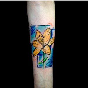 Vibrant new school design by artist Sandro Secchin, featuring a stunning watercolor flower motif on the forearm.
