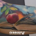 #realistic #book #apple #fullcolor #GunnarV