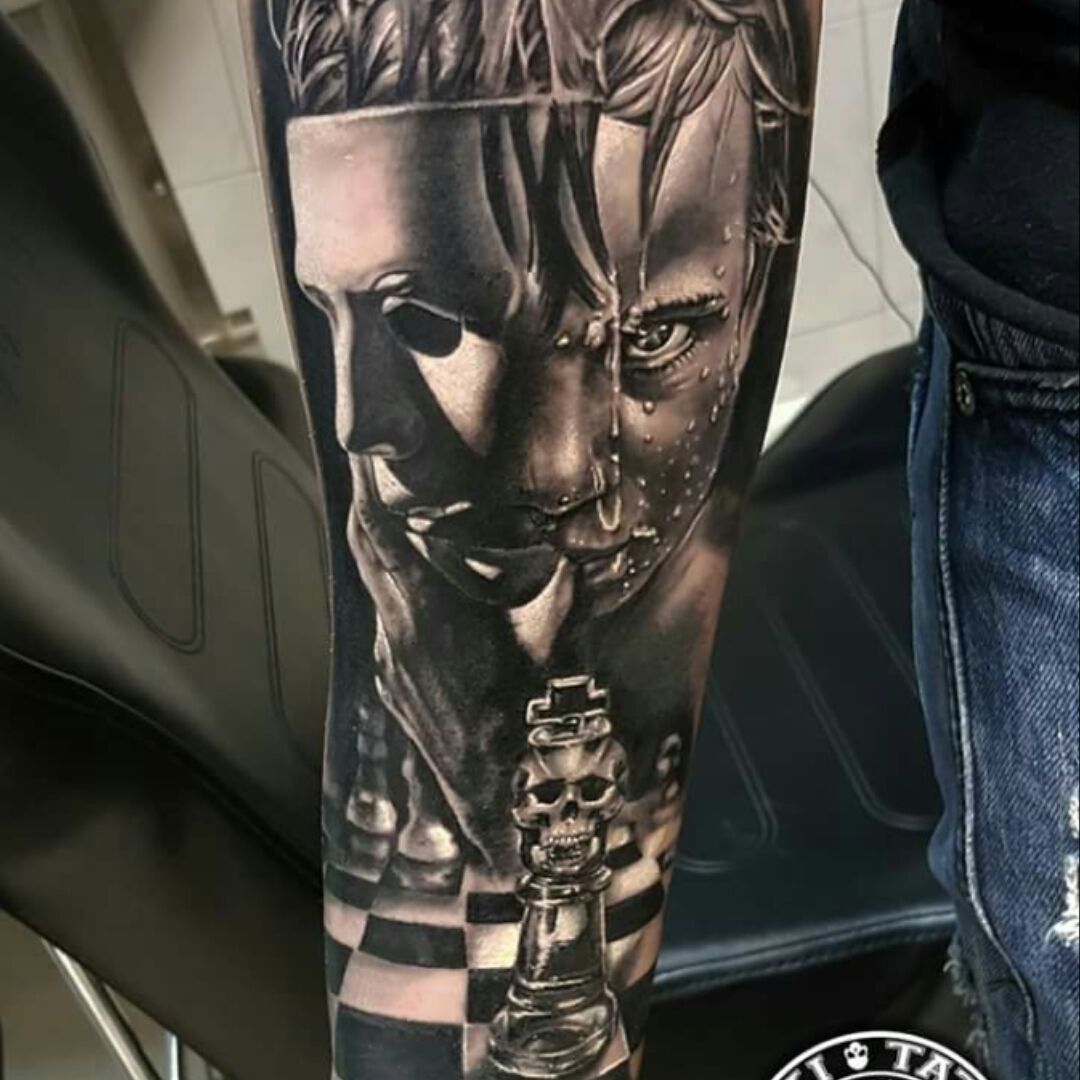 Tattoo uploaded by The Jungle • Peça de xadrez realista por Luis Felipe  #chess #chesspiece #chessking #blackandgreytattoo #blackAndWhite  #blackandgreyrealism #realismtattoo #realistictattoos • Tattoodo