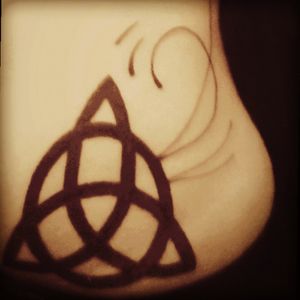 My first tattoo ! A beautiful triquetra ❤ The beggining..