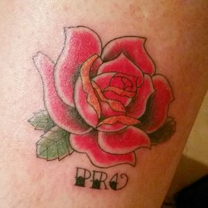 #work #tattoo #ink #flowers #flower #lettering #redmonkey #redmonkeytattoo #workhard #tattooink #leg #rose #redrose #traditional #red #pro