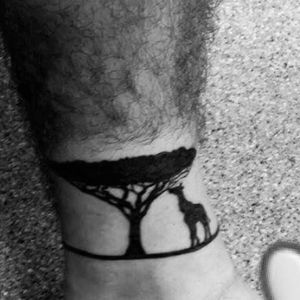 First tatto for first pic ✔👌 giraffe eating from acacia tree 😁