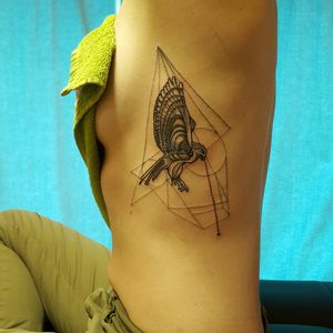Nr16 Valk for Lisa #madebysarahdhont #tattoo #dots #lines #minimalism #birdtattoo #geometric #blackandgrey