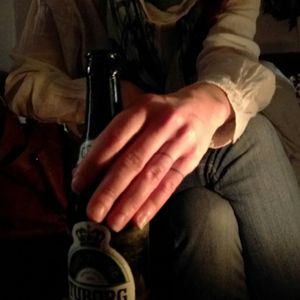 Awesome minimalistic finger tattoo and beer 🍻 🍻 🍻 #beer #fingertattoo #finger
