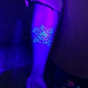 ♡Neon tattoo♡ by @heyred1993 #tattos #tattoo #tattooartist #tattooart #tattooer #tattoodesign #tattoodesigner #girltattoos #girltattoo #girl #rose #rosetattoo #neontattoo #neon #fluorescent #neonlights #girls #girlwithtattoos #girlwithrose #girlwithtattoo #girlwithroses #roses🌹