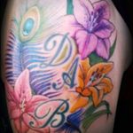 #lillies #feather #peacock #lettering #upperarm #cywtattoo #chooseyourweapontattoo #jeroendoorn