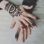 #henna #hennatattoo #hand #fingertattoo