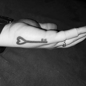 Key on the side of my left hand. #key #keytomyheart #handtattoo #ouch #blackAndWhite