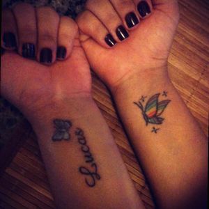 Amo minhas tattoos , o nome do meu filho e minha borboletinha colorida #tattoo #tattoodo #butterfly #pulse