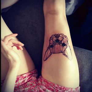 New tattoo by graziella.art (instagram) #tattoo #legtattoo #frenchbulldogtattoo #bulldogtattoo #dogtattoo #blackandgrey #inkedgirl