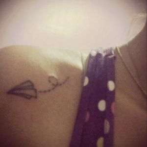 My little paper airplane #PaperAirplane #LittleAirplane #LittlePaperAirplane #ShoulderTattoo #Tattoos #TattooGirl #GirlsWithTattoos #TattooLovers