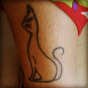 That's my second tattoo, I want to make another one in the left leg cause I have two cats now. Hehe