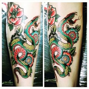 Snake tattoo 🐍 #traditional #flowers #tattoodo