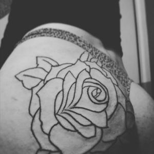 #tattooart #tattooed #artist #tattoolife #tattooer #bodyart #tattooshop #tattooist #tattoodesign #tattooing #girlswithtattoos #tattoostudio #rose #traditional #tatuagem #artwork #tats #tattooink #color#butttattoo