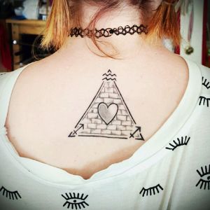 My first tattoo 💪😘 #firsttattoo #triangle #heart #astrologicalsign
