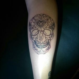 Outline of sugar skull, yet to be shaded