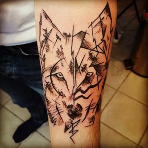 Amazing work from a true Artist (yeah, with a capital A). #wolf #graphictattoo #graphic #Keus #France #Frappechirurgicale #tattooartist