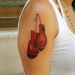 Boxing gloves #boxe #boxing #boxinggloves #followme #support #tattoogirl #realistictattoo #real #arte #art #tattoo #tattoolife #love #lovetattoo #inkedfemales #girl #girls #lovegirls #inklife #artist #tattoos #TattooGirl #sexytattoogirl