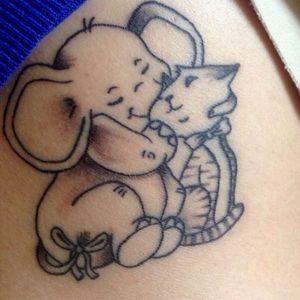 #redmonkey #redmonkeytattoo #blackandwhite #awesome #funny #job #tattooink #work #tattoo #ink #animals #cat #elephant #back #love #hug