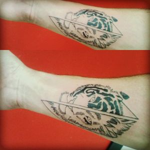 Em processo...#tattoo #leao #tigre #geometry  #ink #emprocesso