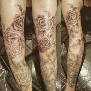 #detail #realstic #blackandgrey #detail #tatt #tatt #tattoo #tattooartist #ink #inked #inkedlove #nopain #nopain #commentifyouwant #kent #uk #follow  #softshade #sleeve #girly #roses #flowers