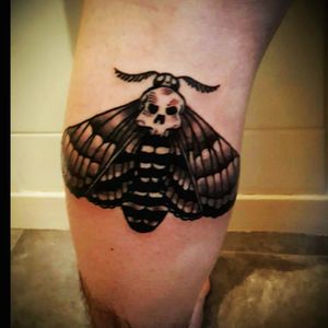 My most recent tattoo, the deaths head moth tattoo on my left leg. Heavy shading and nice detail throughout! #deathsheadmoth #legtattoo