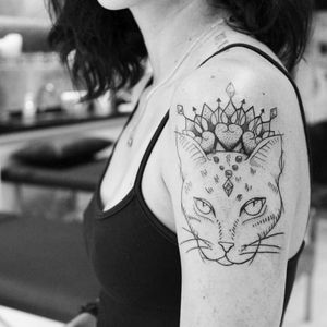 Cat love 😻 pontinho #cat #pontillism #tattoocat #tattoofemale #tattoo #cutetattoos #cute #tattoocat